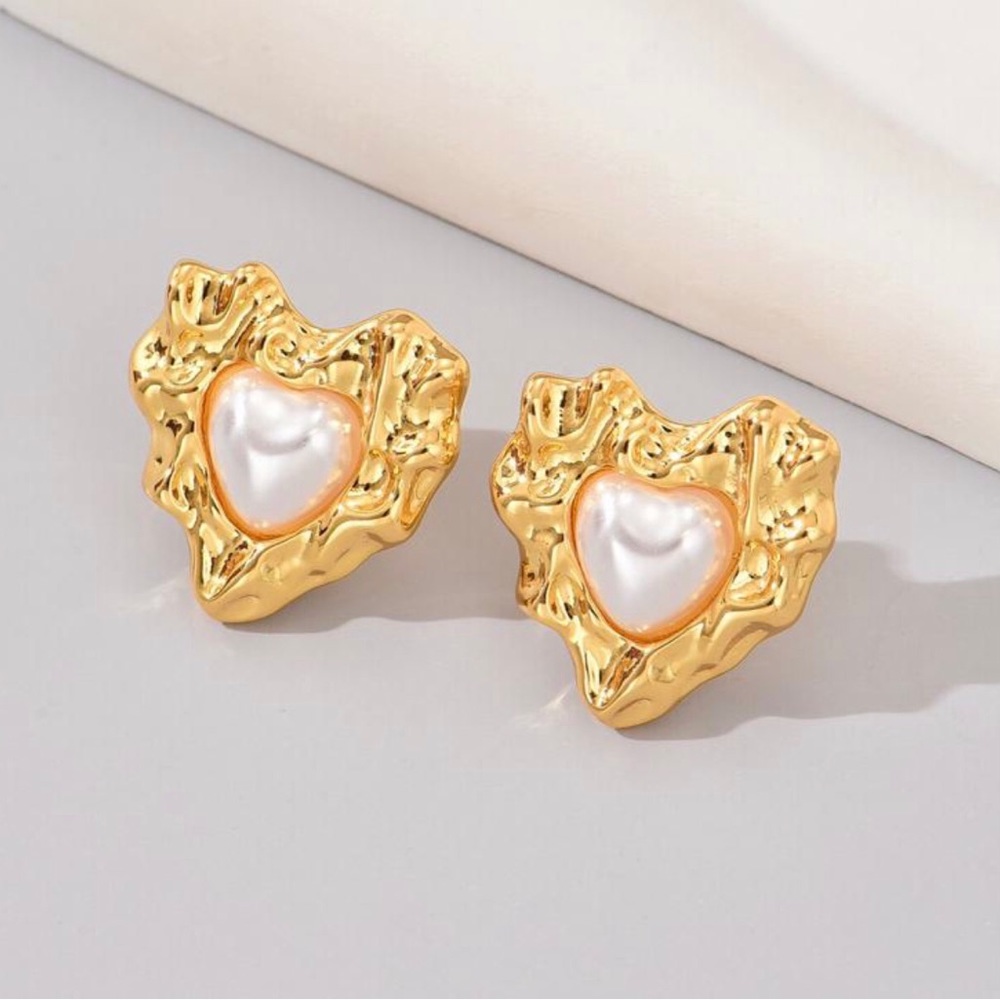 Crumpled Pearl Heart~ Vintage French Textured Rippled Wavy Classy Love Gold Stud - Picture 10 of 16
